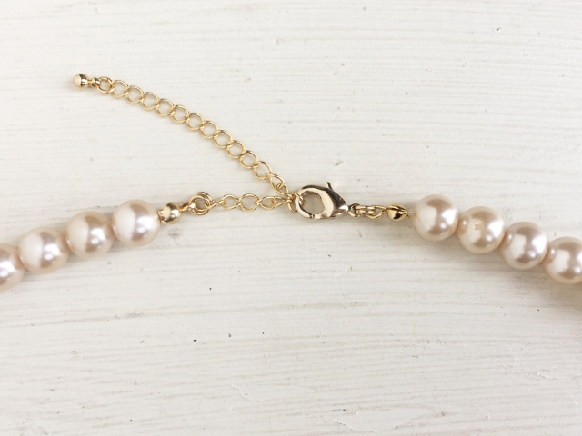 the thread change timing for pearl necklaces